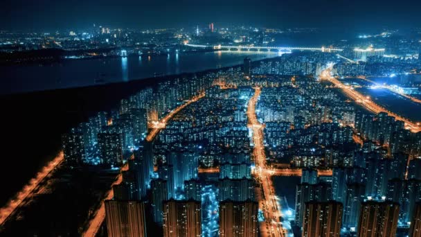 ワイヤレスネットワーク接続の概念を持つ近代的な都市 — ストック動画