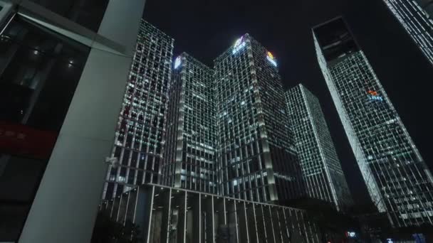 Imagens Visão Inferior Edifícios Negócios Frente Céu Noturno Com Efeito — Vídeo de Stock