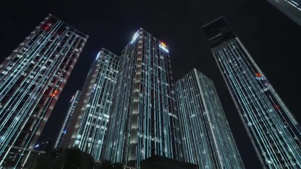 기술적 효과와 밤하늘에 건물들의 — 비디오