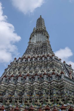 Bangkok, Tayland. 04.07.2025 Wat Arun Tapınağı Dış görünüm ve ayrıntılar