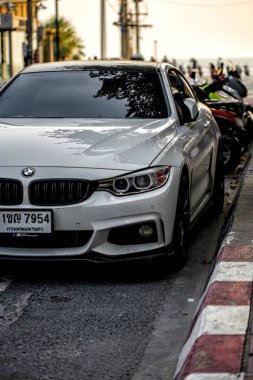 Tayland, Pattaya. 03.22.2025.bmw Sokak Arabası