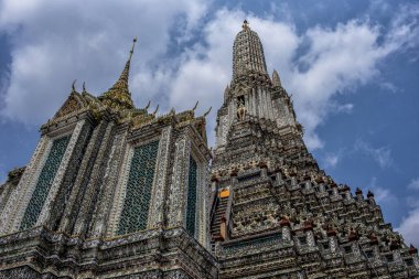 Bangkok, Tayland. 04.07.2025 Wat Arun Tapınağı Dış görünüm ve ayrıntılar