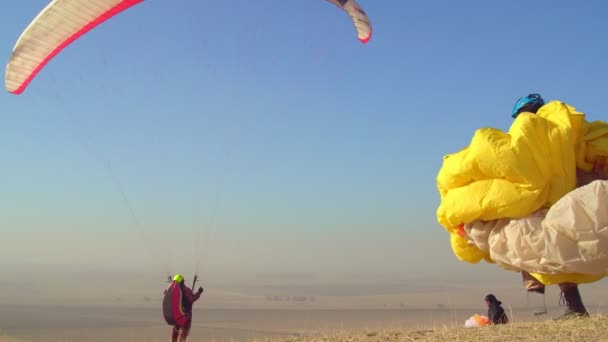 Pilot Flying Paraglider Sky Other Going Climb Tetiy Octave Yellow — Vídeos de Stock