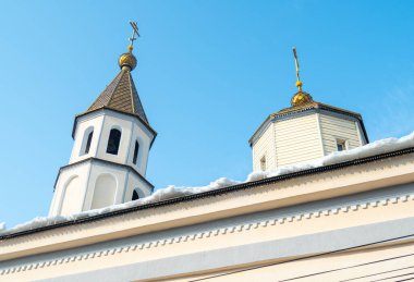 SHYMKENT, KAZAKHSTAN - 24 HAZİRAN 2023: Kazan 'ın kutsal ikonu Kazakistan' ın anısına tapınağa Ortodoks haçları