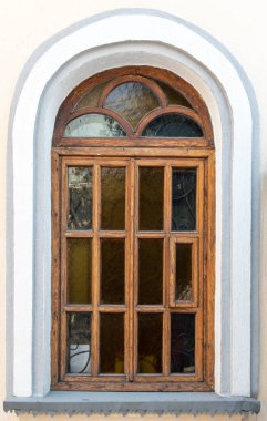 SHYMKENT, KAZAKHSTAN - 24 HAZİRAN 2023: Kazan Hanımı Kilisesi 'nin tarihi ahşap penceresi