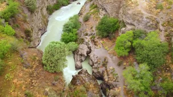 Ovanifrån Aksu Floden Aksu Zhabagly Naturreservat Vackra Slingrande Flod Kanon — Stockvideo