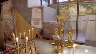 SHYMKENT, KAZAKHSTAN - 24 HAZİRAN 2023: Kazan Meryem Ana ikonunun tapınağında şamdan, Kazakistan