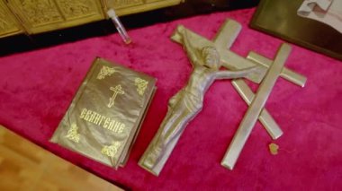 SHYMKENT, KAZAKHSTAN - 24 HAZİRAN 2023: Kazan Hanımefendimizin Kilisesinde İsa 'nın çarmıha gerilmesi