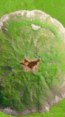 Nükleer bomba testinden kraterin hava görüntüsü. Baharda, güneşli bir havada, küçük bir gölün dibinde, yerde büyük bir huni.