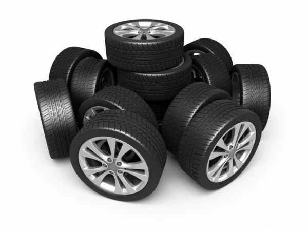 Otomobil lastikleri ve tekerlekleri oluşturur (beyaz ve kırpma yolunda izole edilir))