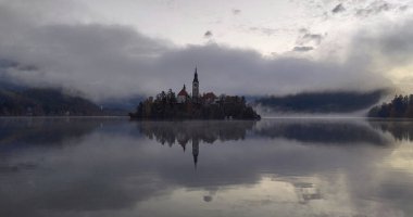 Slovenya Sonbaharda Blad Gölü 'nde