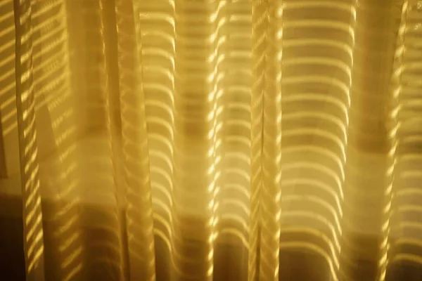 Солнечный Тюль Органзы Золотым Солнечным Светом Тенями Жалюзи — стоковое фото
