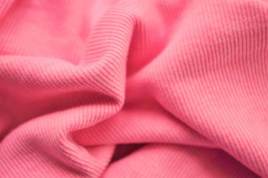 Kırışık, pembe, mikro çizgili forma, yumuşak kumaş dalgalı arka plan..