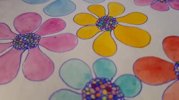 白い紙にペンの輪郭を持つ手描きの水彩画の花 — ストック動画