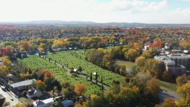 Kort Drönare Video Som Visar Från Luften Eustache Kyrkogården Omgiven — Stockvideo