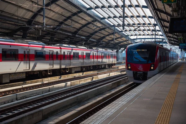 Bangkok Thaïlande Décembre 2022 Deux Trains Banlieue Service Ligne Rouge — Photo