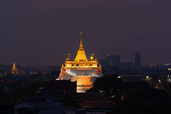 Scena Bellissimo Tempio Monte Dorato Nel Tempo Del Crepuscolo Bangkok — Foto Stock