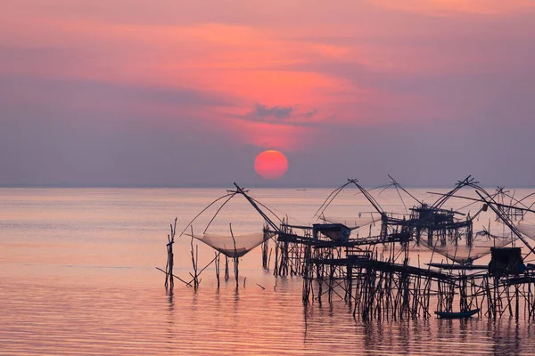Восход Солнца Силуэт Изображения Гигантской Рыболовной Сети Утром Пакпра Phatthalung — стоковое фото