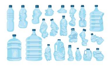 Dolu ve boş plastik su şişelerinin yanı sıra buruşmuş ve ezilmiş şişelerden oluşan bir koleksiyon..