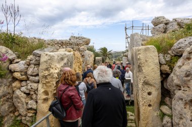 Ggantija, Gozo Adası, Malta, 15 Nisan 2023: Ggantija, Malta 'nın Gozo adasında Neolitik dönemden kalma bir megalitik tapınak kompleksi.
