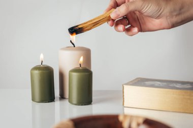 Palo santo beyaz adaçayı ve tarot desenli.