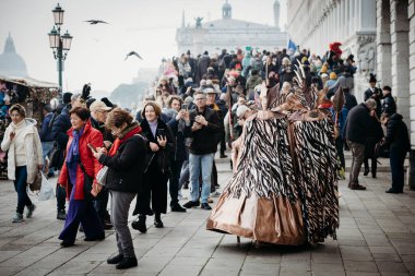 Venedik, İtalya - 8 Şubat 2024: Venedik Karnavalı