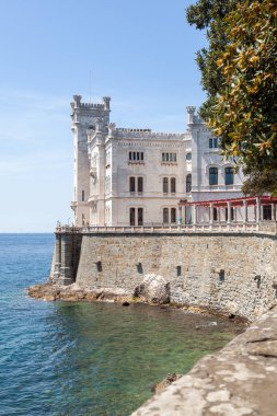 Kuzey İtalya 'da Trieste sahilinde güzel Miramar Castel.
