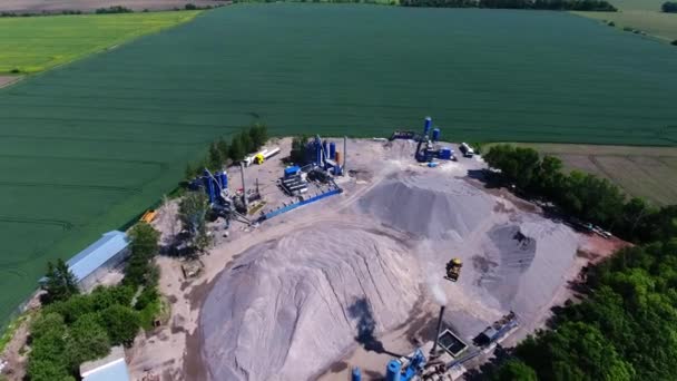 Baustelle Einer Asphaltfabrik Tanks Für Bitumen Schotter Sand Für Die — Stockvideo