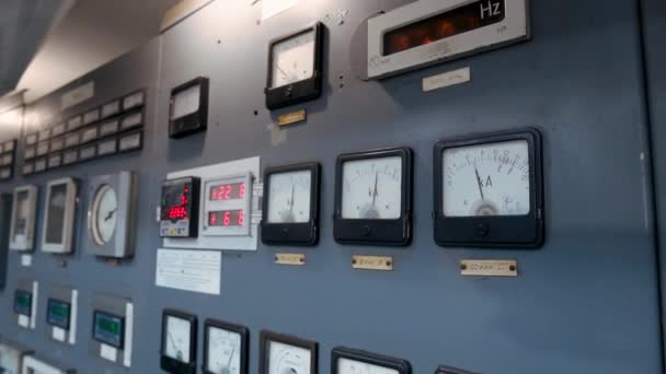 Старая Электрическая Консоль Инструментами Управления Угольной Электростанцией Измерение Силы Тока — стоковое видео