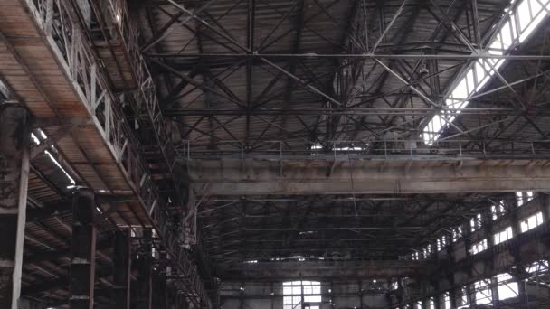 Vieja Estructura Techo Metal Oxidado Una Fábrica Abandonada Ruinas Fábrica — Vídeos de Stock