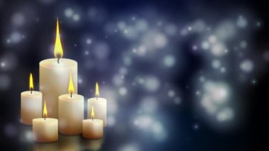 Bokeh parçacıkları ile mavi arka planda dekoratif mumların muhteşem animasyonu. Mum ışığının titremesi. Döngülü hareket grafikleri.