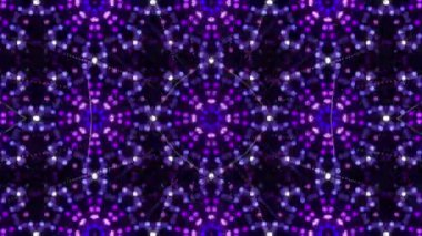 Parlak mor neon kaleydoskop deseni. Çiçek kulübü mozaiği. Şenlikli döngü animasyonu. Geometrik şekillerin fraktal değişimi.