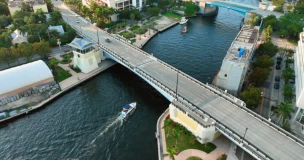 Vista Aérea Vuelo Avión Tripulado Sobre Río Miami Con Puentes — Vídeos de Stock
