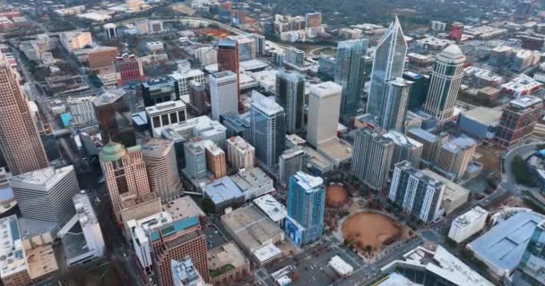 Innenstadt Von Charlotte Mit Wolkenkratzern Und Gebäuden Moderne Amerikanische Straßen — Stockvideo