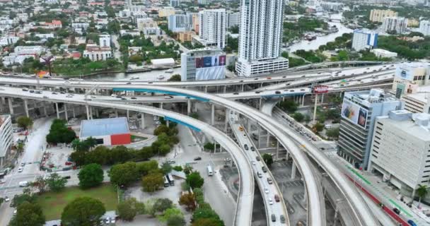 Μαϊάμι Φλόριντα Ηπα Ιανουαρίου 2024 Πολυεπίπεδη Ανταλλαγή Δρόμων Γέφυρες Και — Αρχείο Βίντεο