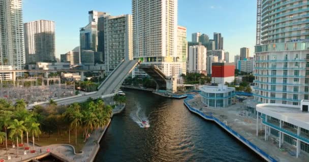 Miami Florida Usa Januari 2024 Båtkryssning Längs Miami River Inloppet — Stockvideo