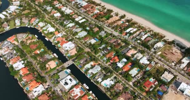 Drohnen Aus Der Luft Betrachten Golden Beach Florida Ein Gehobenes — Stockvideo