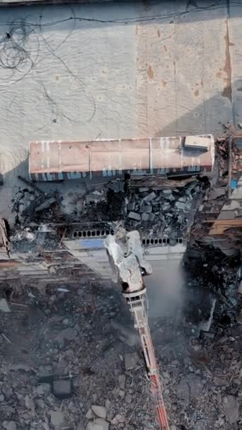 Висока Будівля Знищена Машина Знесення Зруйнованої Будівлі Довгий Машинний Кіготь — стокове відео