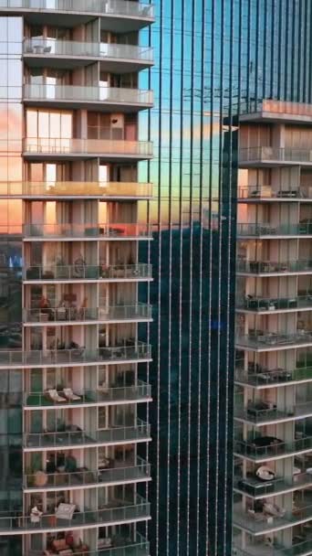 Façades Verre Immeuble Gratte Ciel Avec Reflet Paysage Coucher Soleil — Video