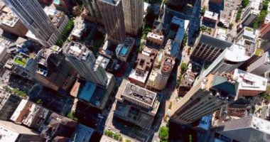 Chicago şehri. Chicago şehir merkezinin havadan görüntüsü yüksek bir yerden..