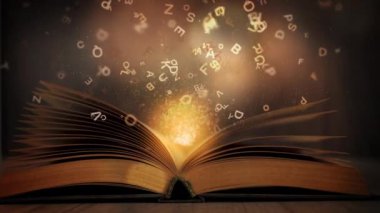 Masanın üzerinde parlak ve rastgele harflerle uçan eski bir sihirli kitap. Kütüphanede eğitim edebiyatı.