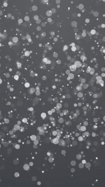 Gri arka planda beyaz daireler. Çember konfetileri tepeden tırnağa düşüyor. Soyut hareket grafiğini döndür. Dikey video.