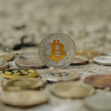 Bitcoin ve diğer paralar kripto para birimi kavramı.