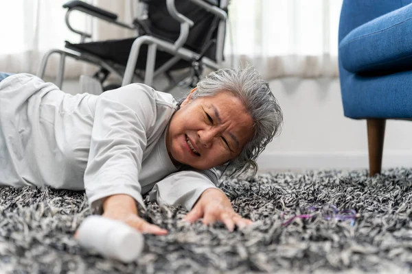 Asian Crippled Senior Woman Has Accident Fell Wheelchair Lay Carpet — Stock Photo, Image