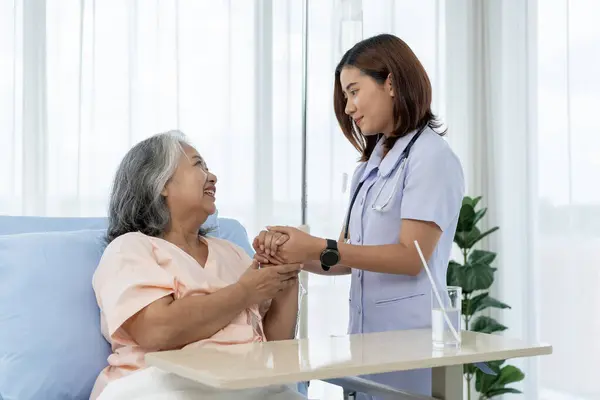 Elderly Asian patient admitted to hospital Nurses provide encouragement and advice on self-care. A nurse takes care of patients in a hospital or clinic.