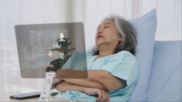 Tir Main Patient Asiatique Âgé Admis Hôpital Les Médecins Donnent — Video