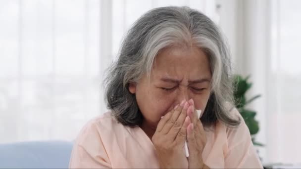 Handhållen Äldre Asiatisk Patient Inlagd Sjukhus Hon Hade Våldsam Hosta — Stockvideo