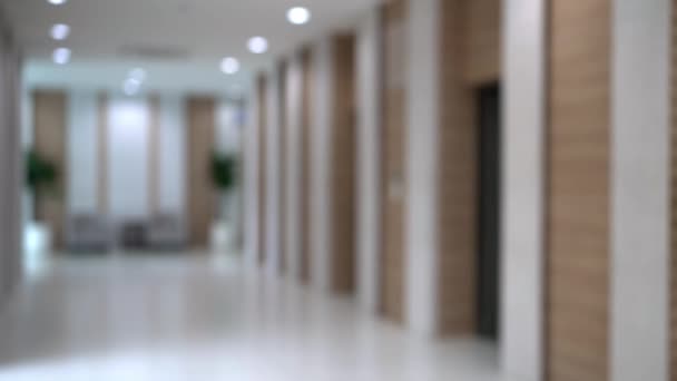 Потерянный Кадр Размытый Пустой Больничный Холл Перед Лифтом Чистой Стерильной — стоковое видео