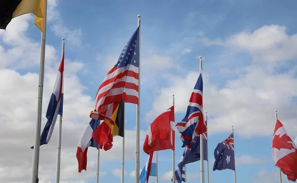 Muchas Banderas Internacionales Ondeando Durante Encuentro Internacional — Foto de Stock