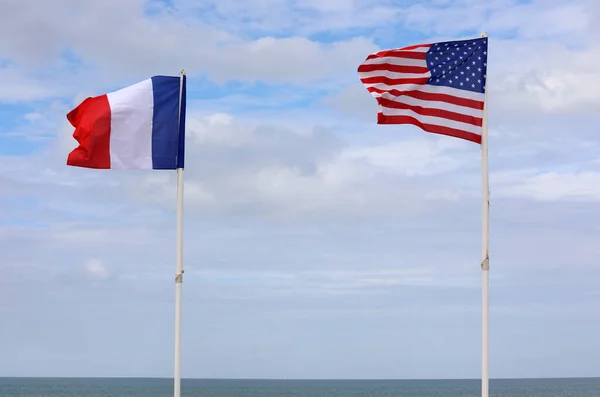Bandera Americana Bandera Francesa Cielo Azul — Foto de Stock
